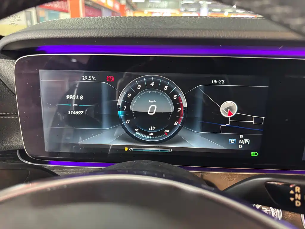 Mercedes-Benz E-Class — миниатюра 17