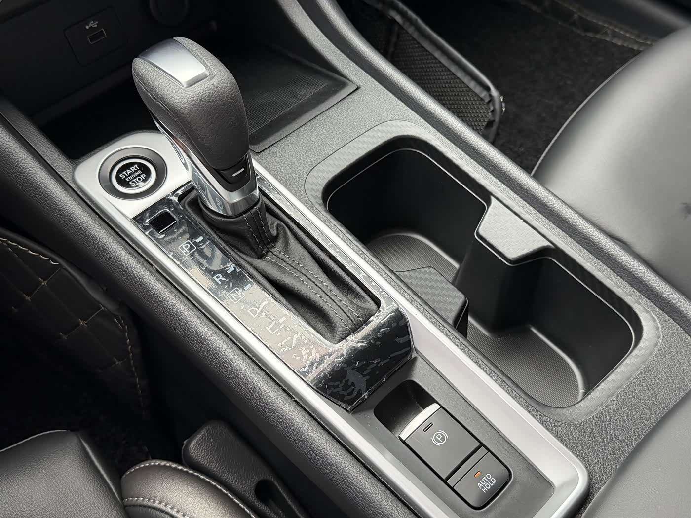 Nissan Sylphy 1.6 л 2026 г. Серебристо-серый, пробег 1000 км