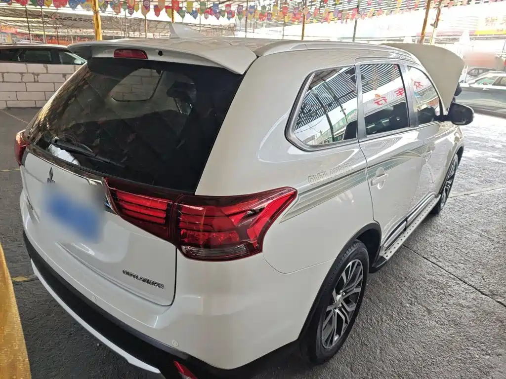 Mitsubishi Outlander — миниатюра 7