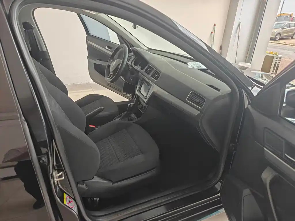 Volkswagen Lavida — миниатюра 9