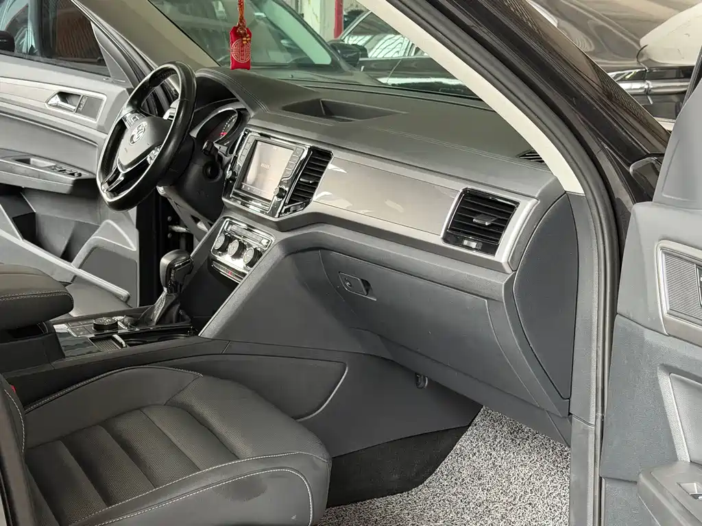 Volkswagen Teramont — миниатюра 8