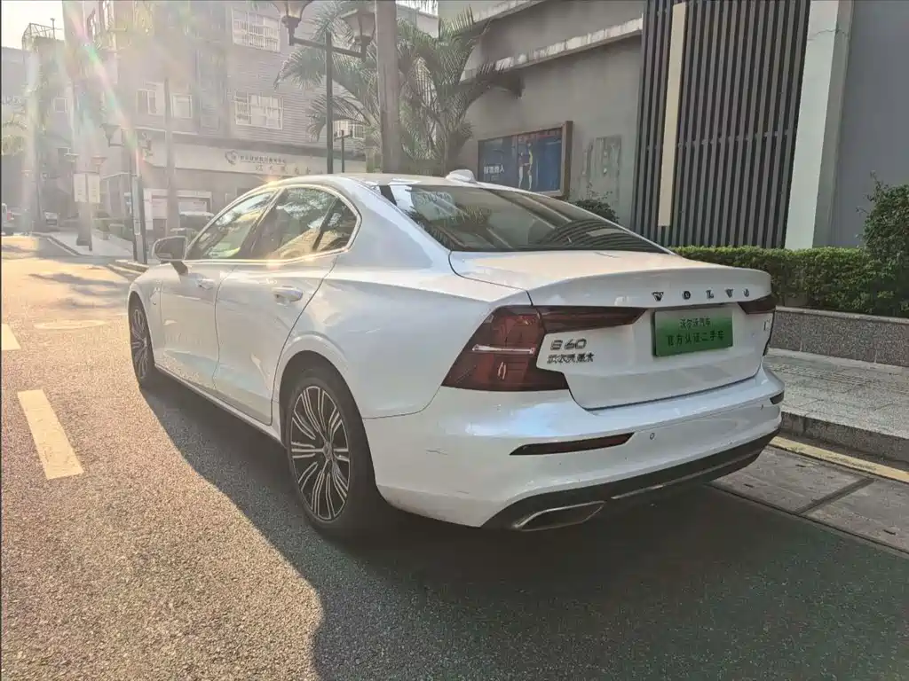 Volvo S60 PHEV — миниатюра 11