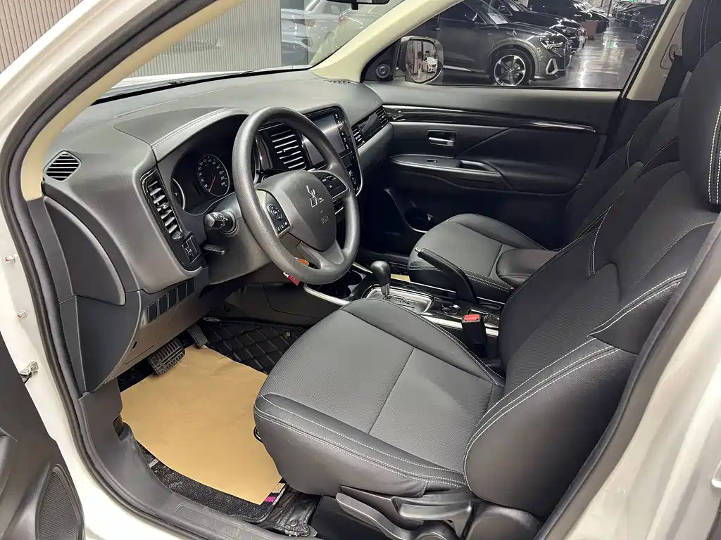 Mitsubishi Outlander — миниатюра 20