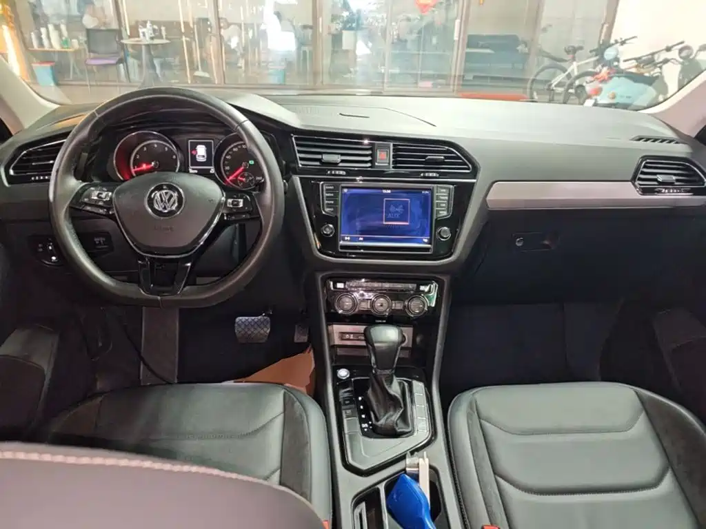 Volkswagen Tiguan L — миниатюра 10
