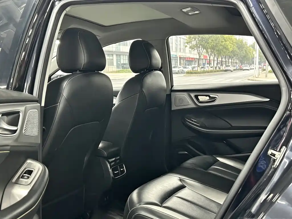 Roewe i6 MAX New Energy — миниатюра 8