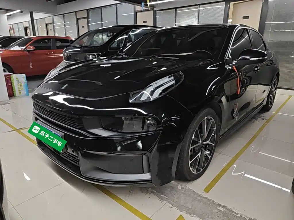 Lynk & Co 03