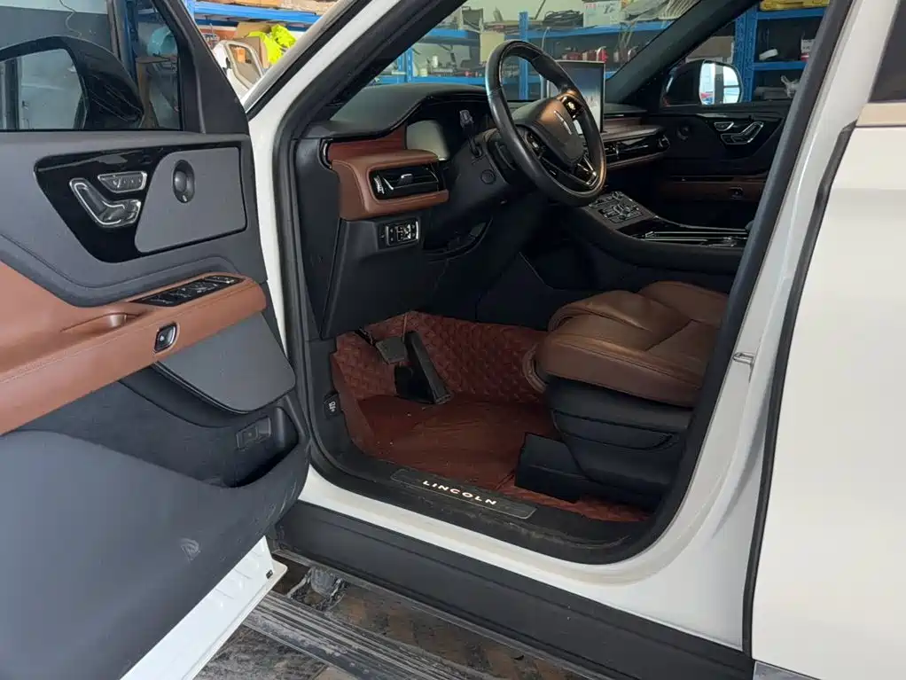 Lincoln Aviator — миниатюра 13