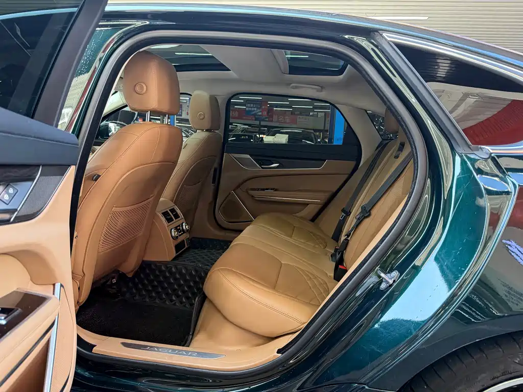 Jaguar XFL — миниатюра 8