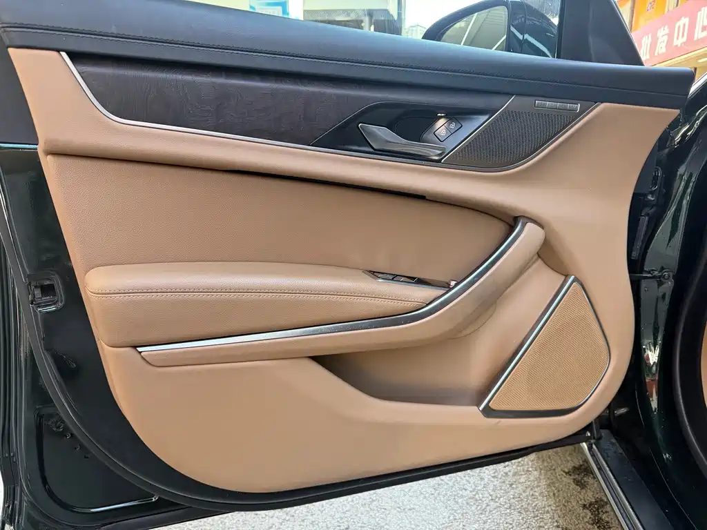 Jaguar XFL — миниатюра 7