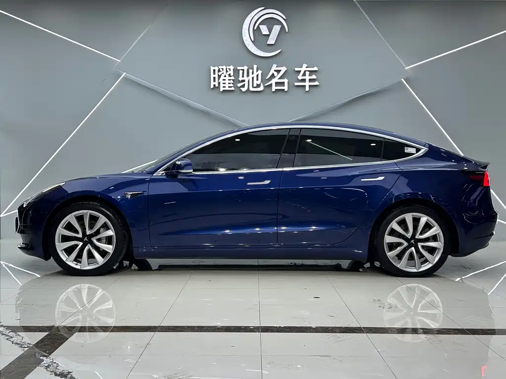Tesla Model 3 — миниатюра 3