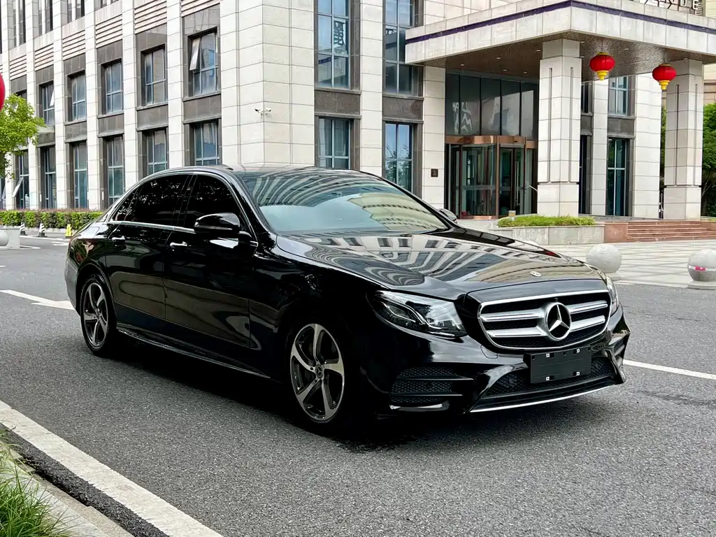 Mercedes-Benz E-Class — миниатюра 3