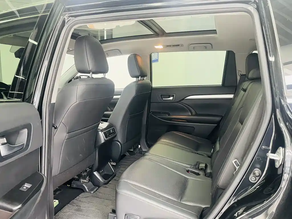 Toyota Highlander — миниатюра 10