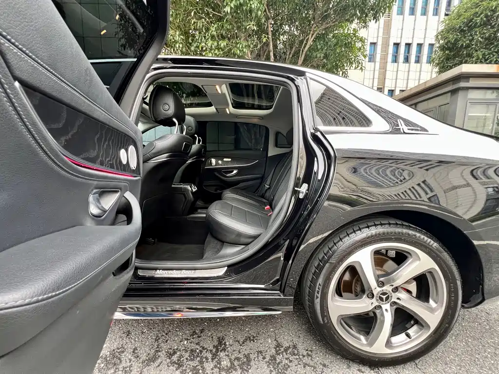 Mercedes-Benz E-Class — миниатюра 15