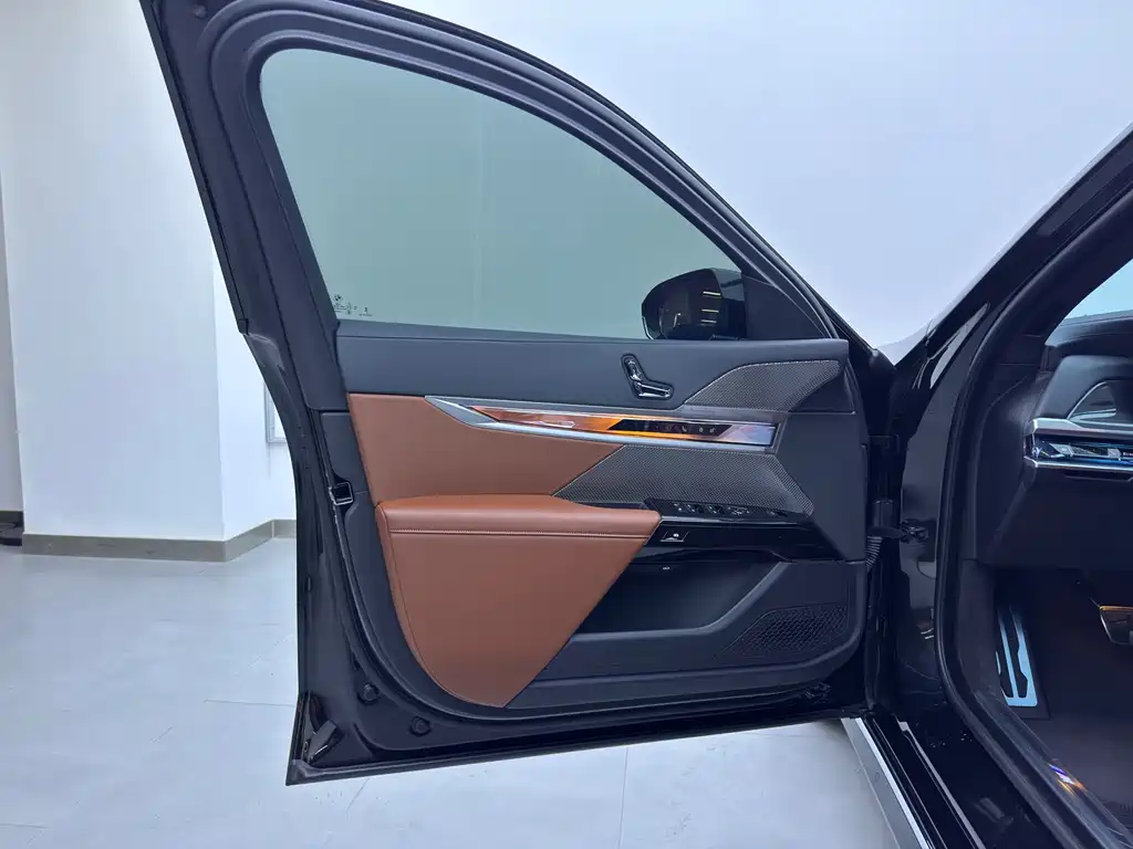 BMW i7 — миниатюра 9