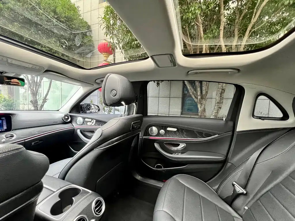 Mercedes-Benz E-Class — миниатюра 20