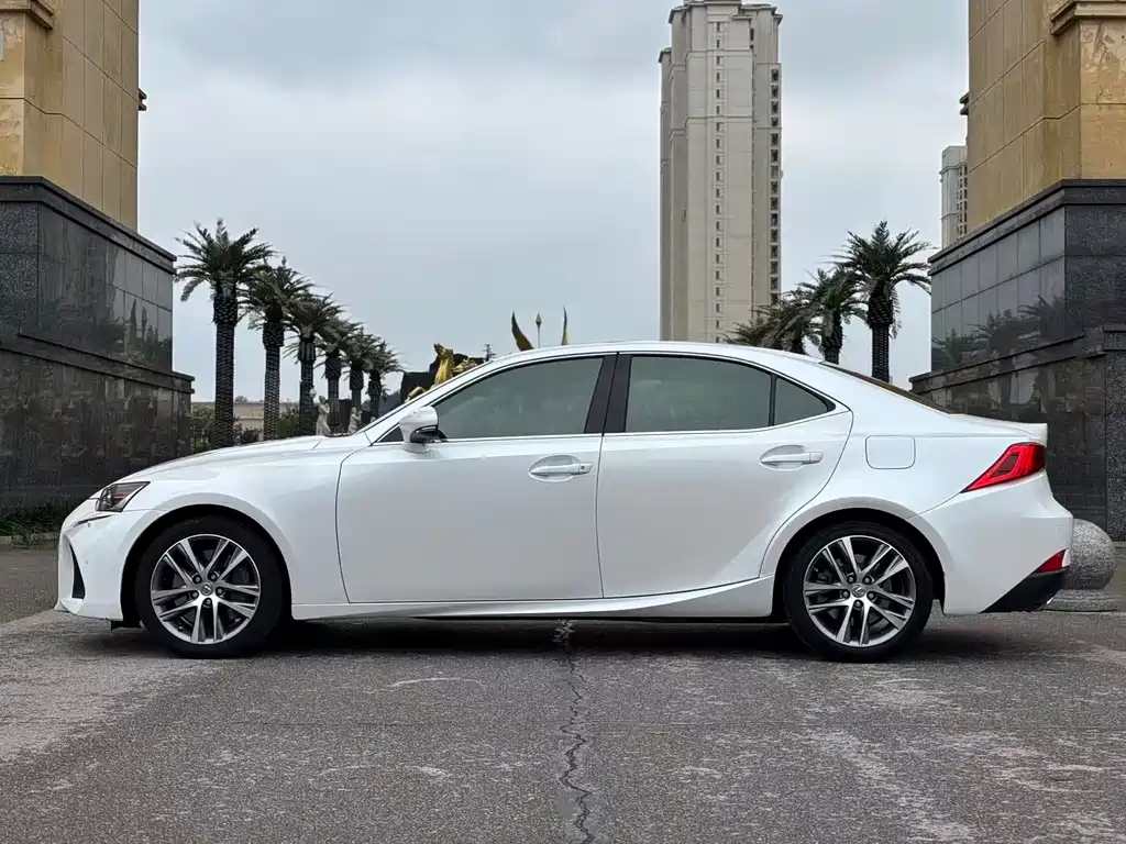 Lexus IS — миниатюра 2
