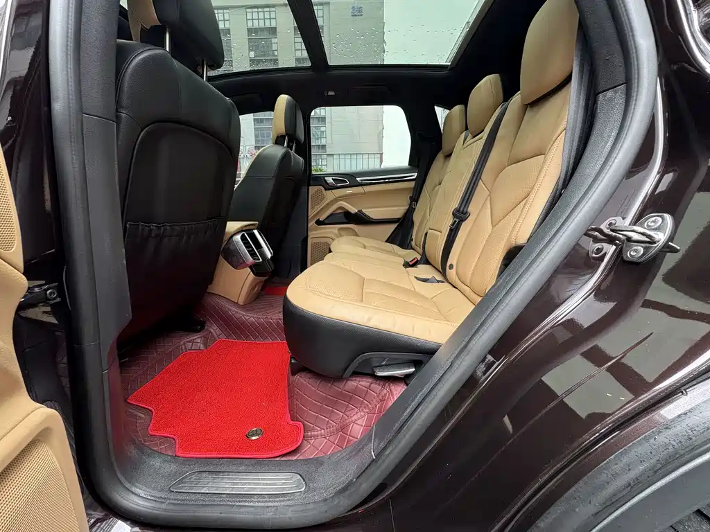 Porsche Cayenne — миниатюра 6