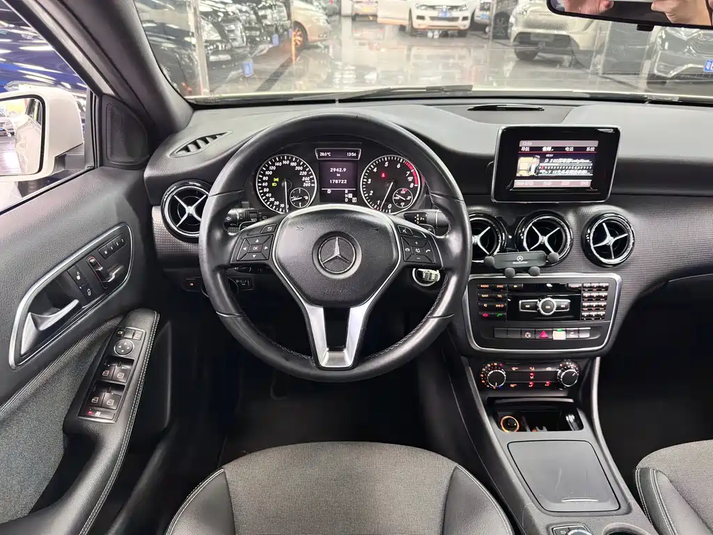 Mercedes-Benz A-Class (Import) — миниатюра 13