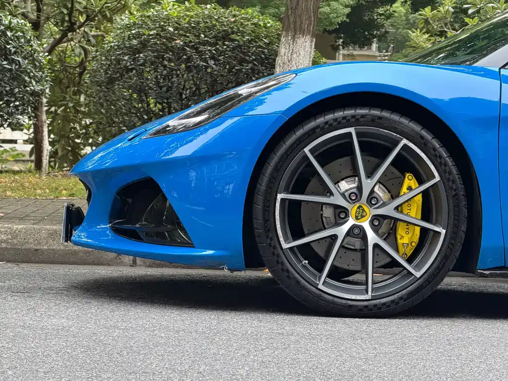 Lotus Emira — миниатюра 19