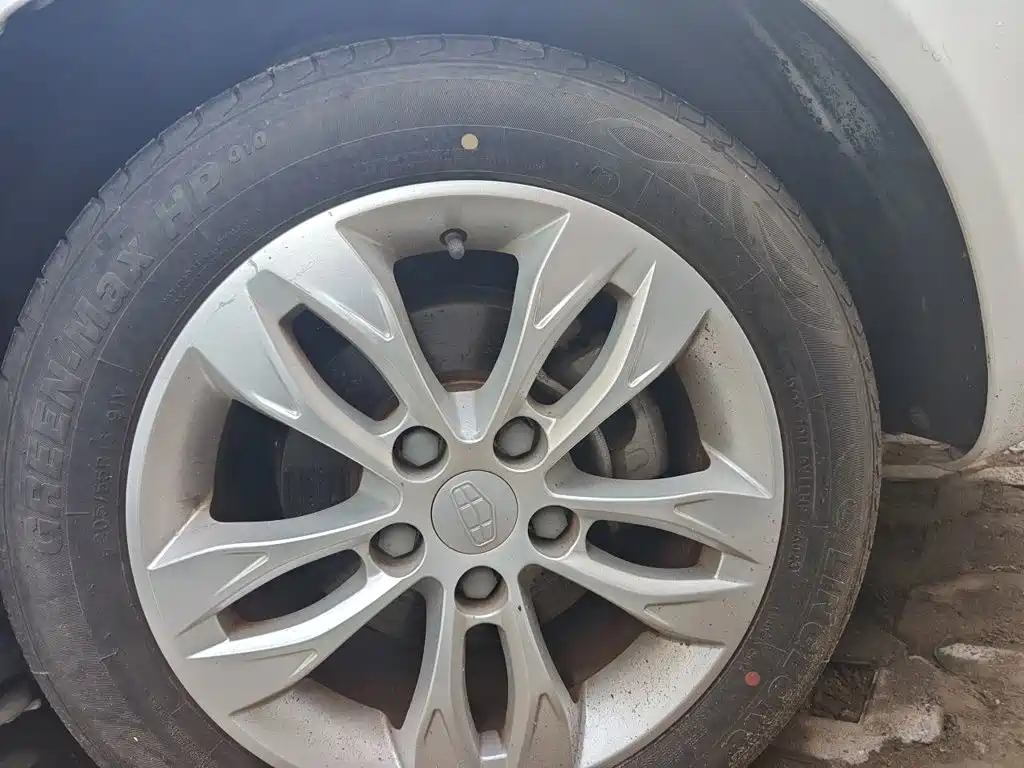 Geely Emgrand — миниатюра 8