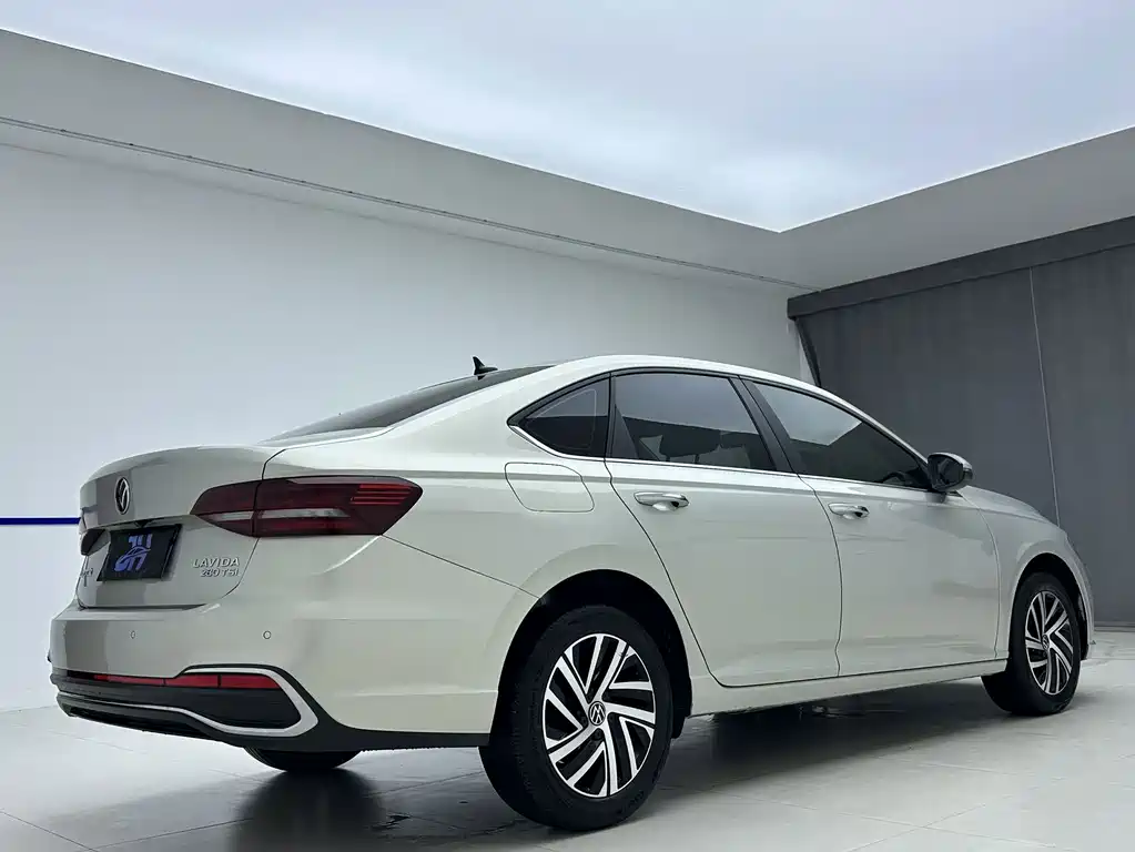Volkswagen Lavida — миниатюра 6