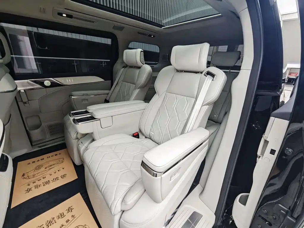 Volvo EM90 — миниатюра 15