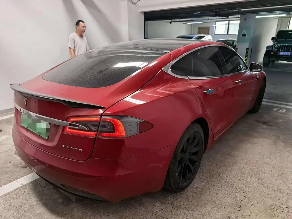 Tesla Model S — миниатюра 4