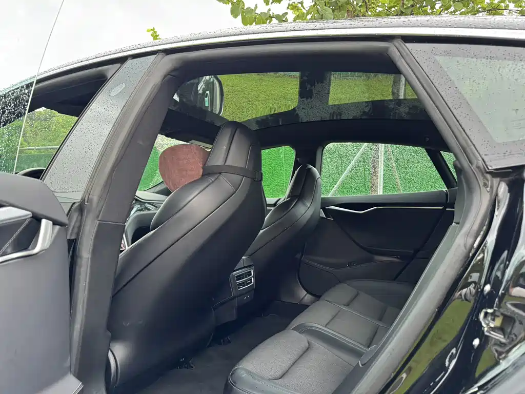 Tesla Model S — миниатюра 5