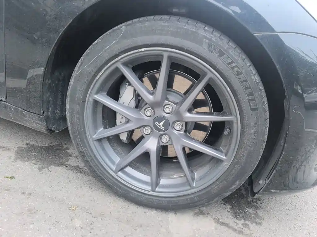 Tesla Model 3 — миниатюра 8