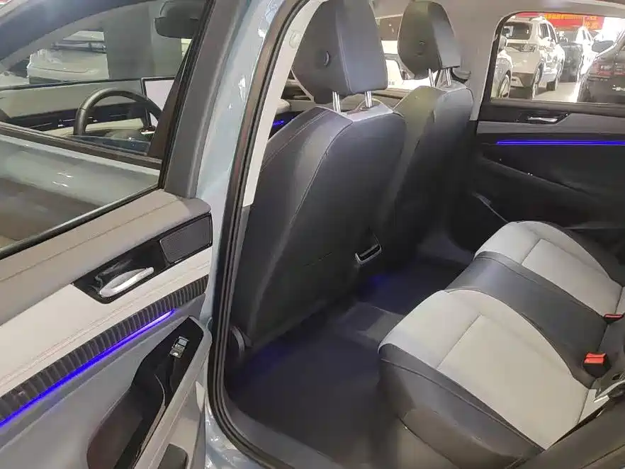 VOLKSWAGEN ID.7 VIZZION