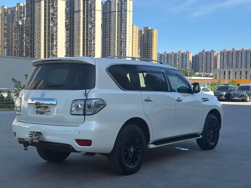 Nissan Patrol — миниатюра 7