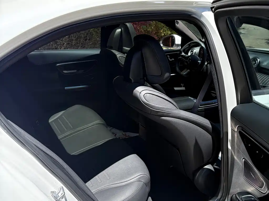 Mercedes-Benz C-Class — миниатюра 9