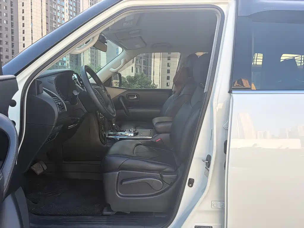 Nissan Patrol — миниатюра 8