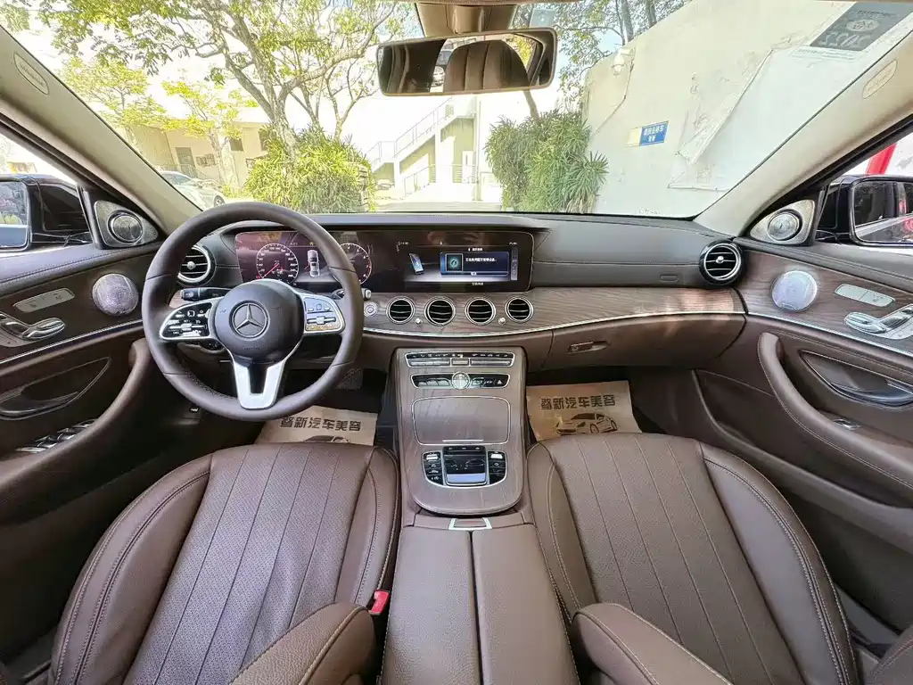 Mercedes-Benz E-Class — миниатюра 7