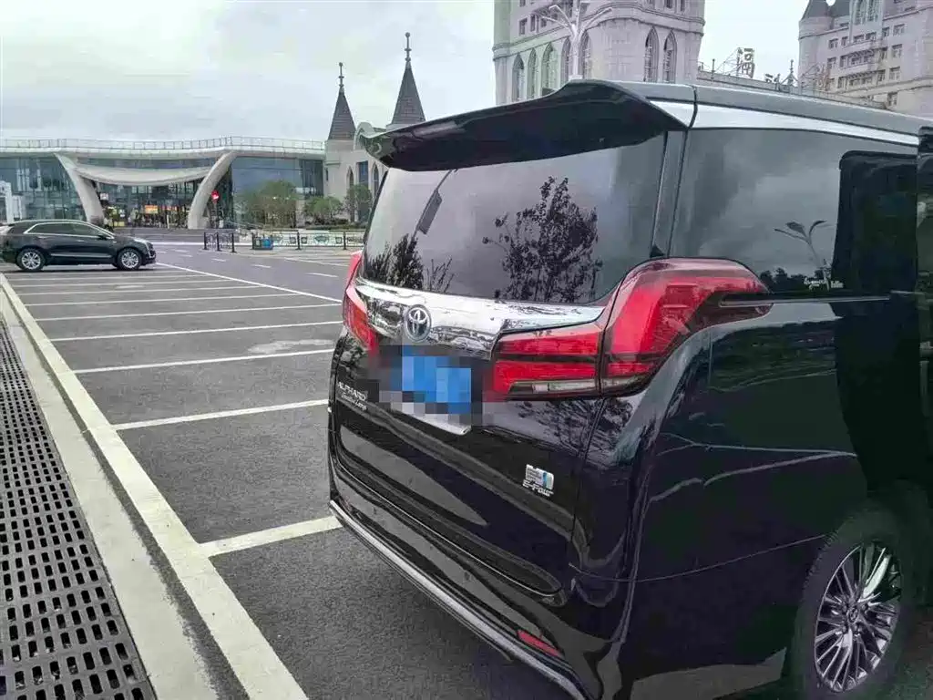 Toyota Alphard — миниатюра 4