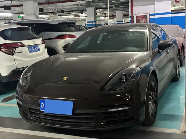 PORSCHE PANAMERA