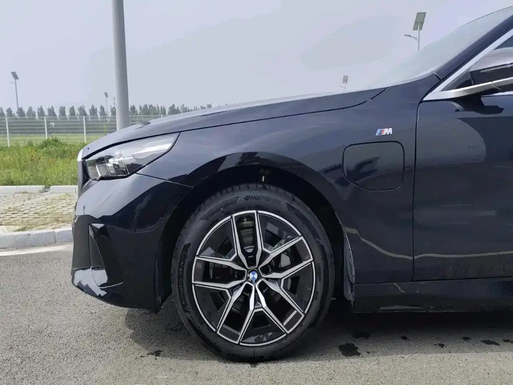 BMW i5 — миниатюра 6