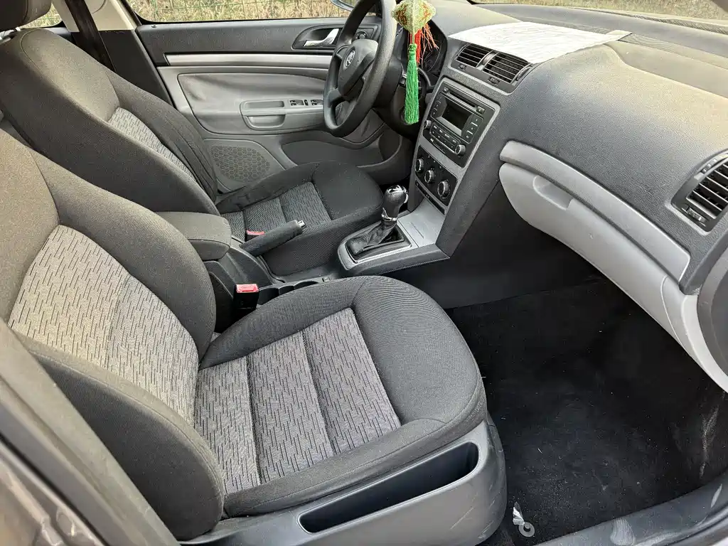 Skoda Octavia 1.6L Auto Comfort Outstanding Edition, фото 11