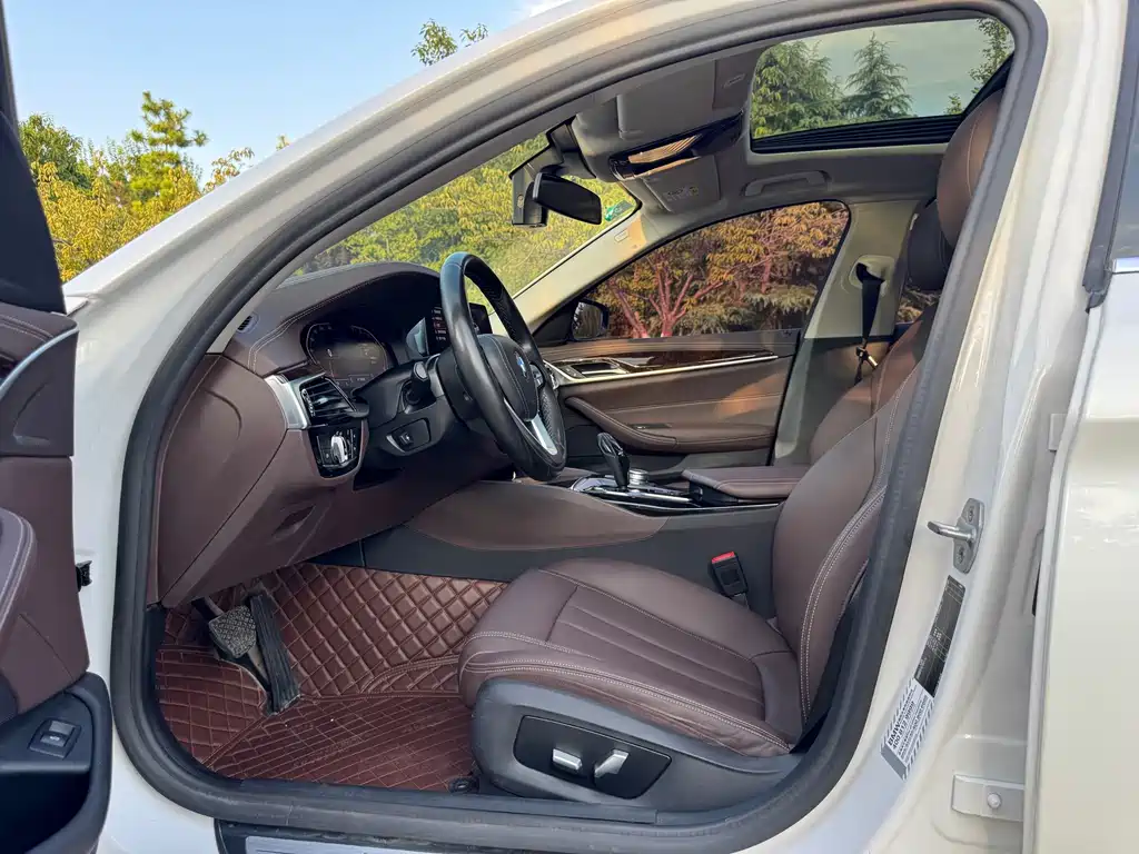BMW 5 Series — миниатюра 11