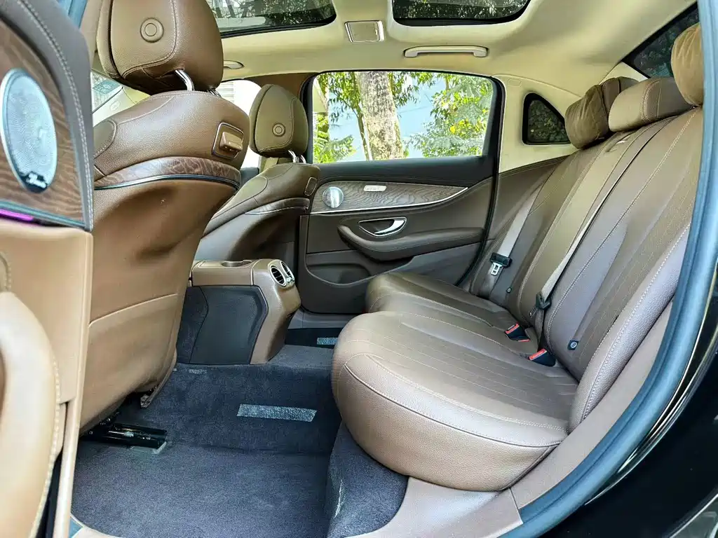Mercedes-Benz E-Class — миниатюра 9