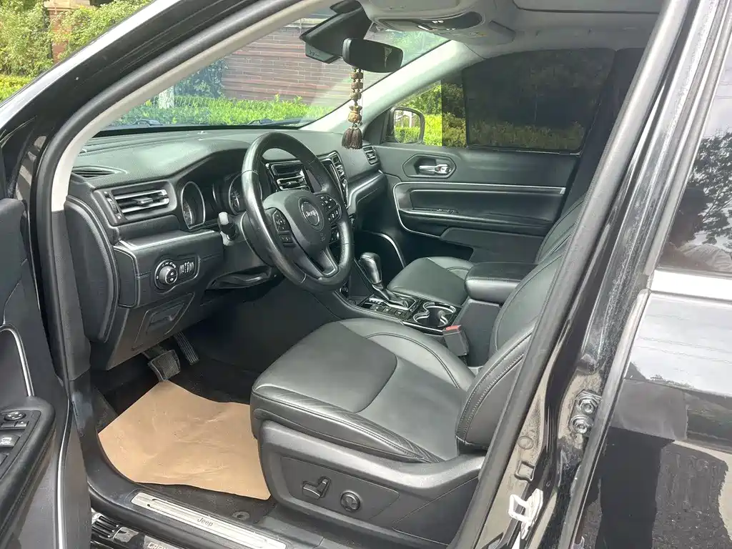 Jeep Grand Commander — миниатюра 4
