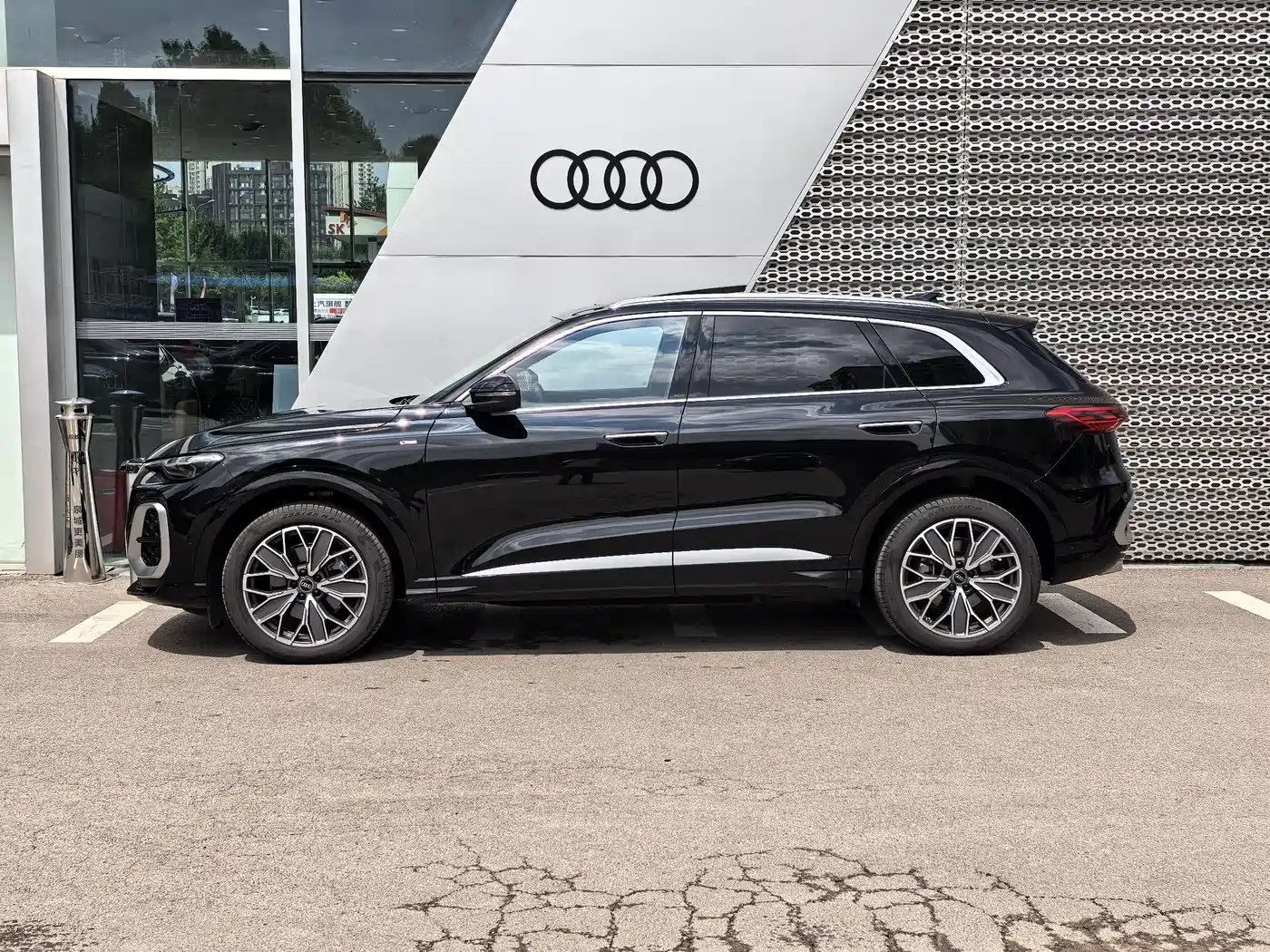 Audi Q5L 2025 Черный из Китая, фото 5
