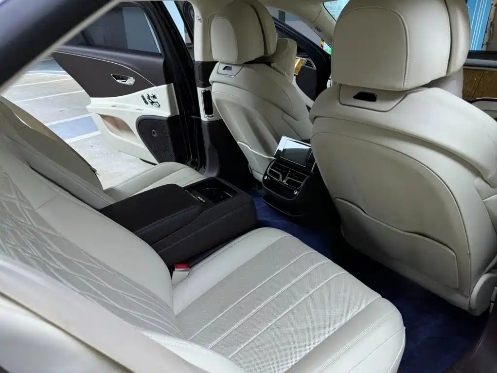 Bentley Flying Spur — миниатюра 12