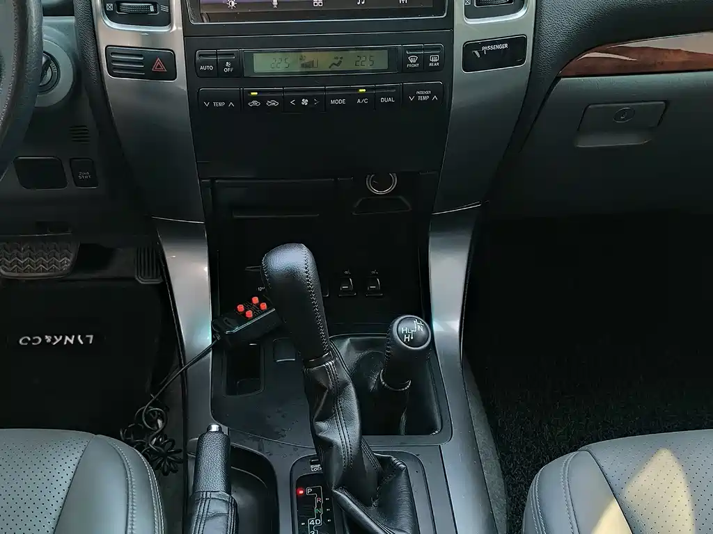 Toyota Land Cruiser Prado 2005 4.0L AT GX Luxury