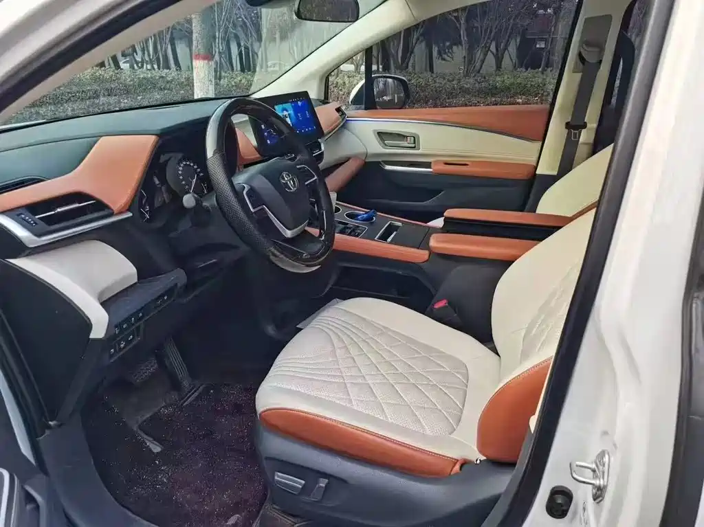Toyota Sienna — миниатюра 10
