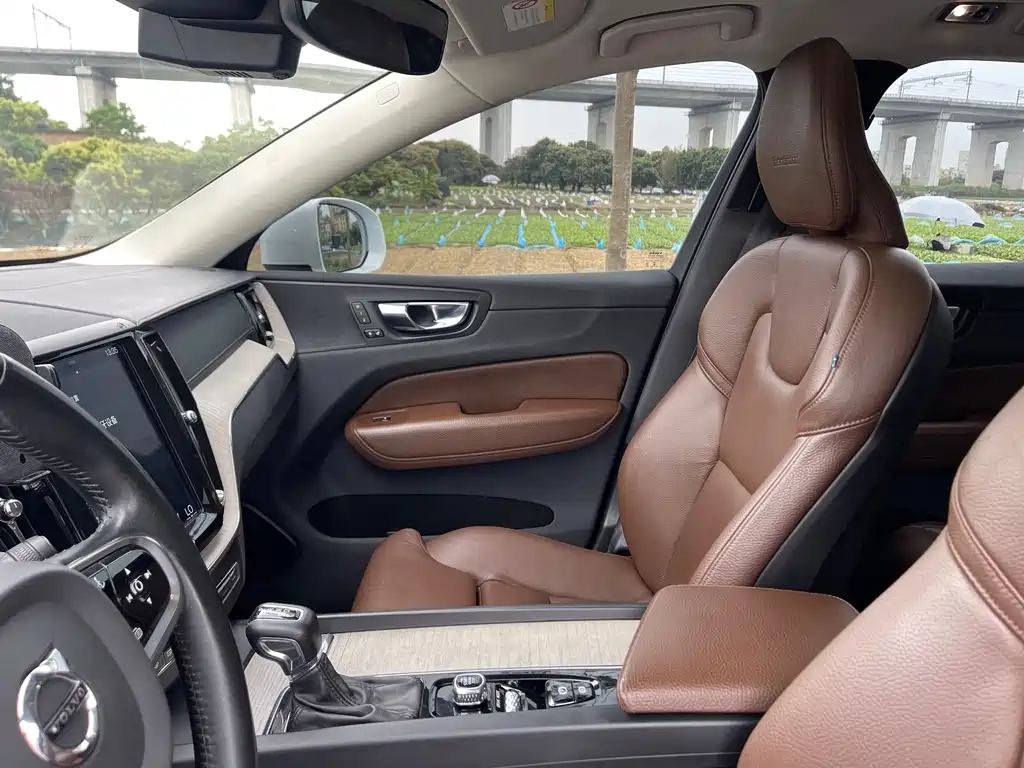 Volvo XC60 T5 4WD Smart Vision Luxury Edition, фото 18