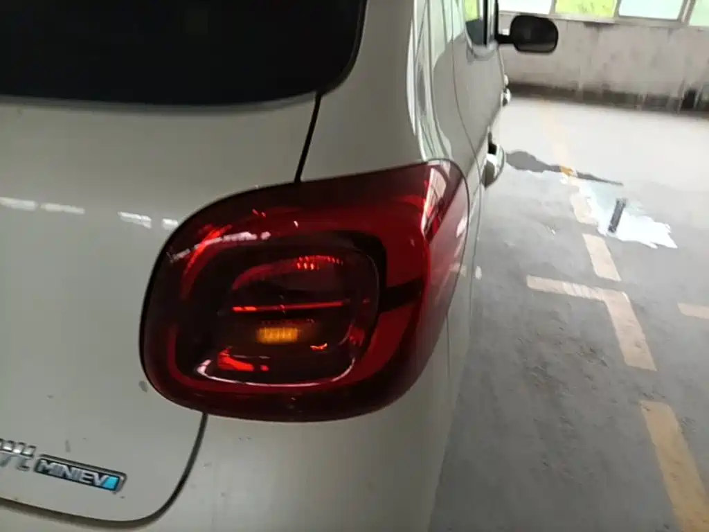 Wuling MINIEV — миниатюра 8
