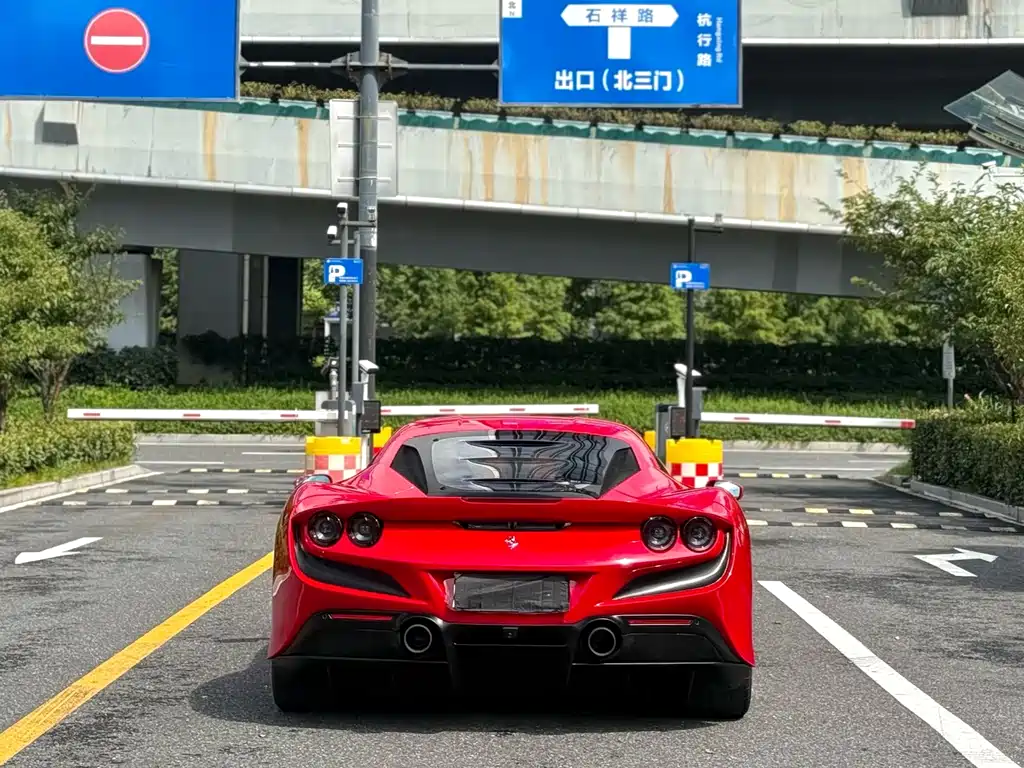 Ferrari F8 — миниатюра 8