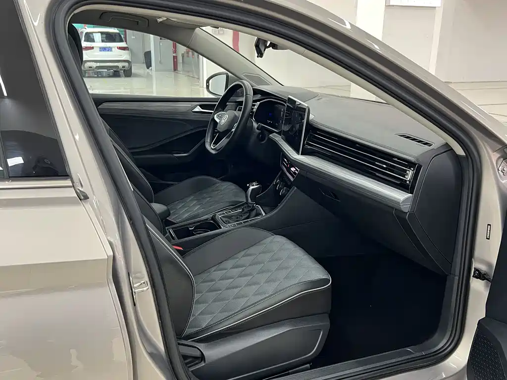 Volkswagen Sagitar 2023 300TSI DSG