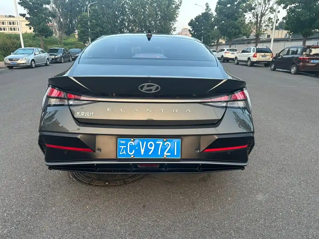 Hyundai Elantra — миниатюра 13